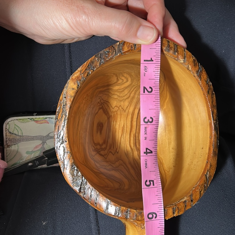 Hand carved wood bowl with handle handmade - Picture 11 of 12